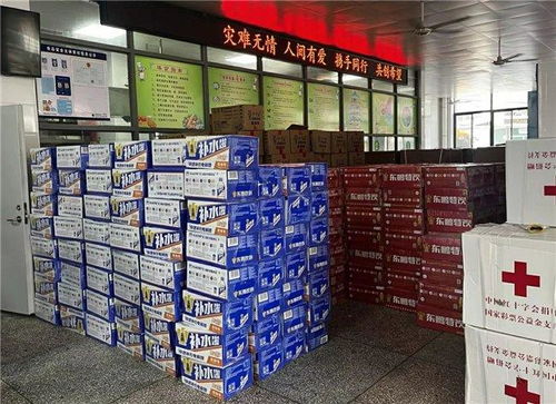 东鹏饮料首波行动 24000瓶产品紧急驰援华容救灾一线